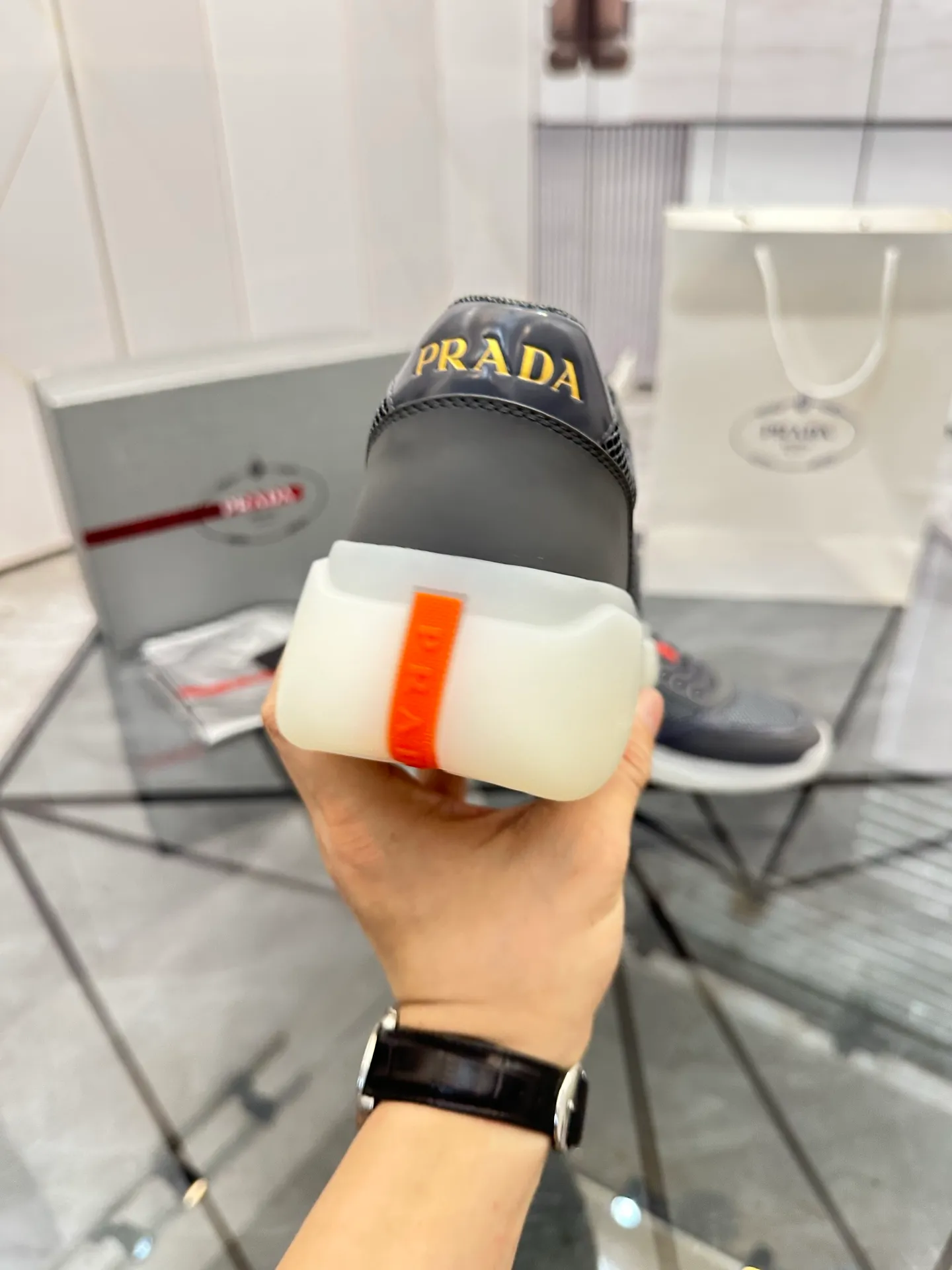 Men's shoes for sale 💰: 💰P620¥ High-end top quality Product trademark: Prada *"Prada*" low-top casual shoes Regular size: 38-45 (can be customized to 46) Product materials: Upper imported first-layer cowhide spliced ​​with original fabric, breathable lining, cowhide foot pads, original outsole. No.: 001